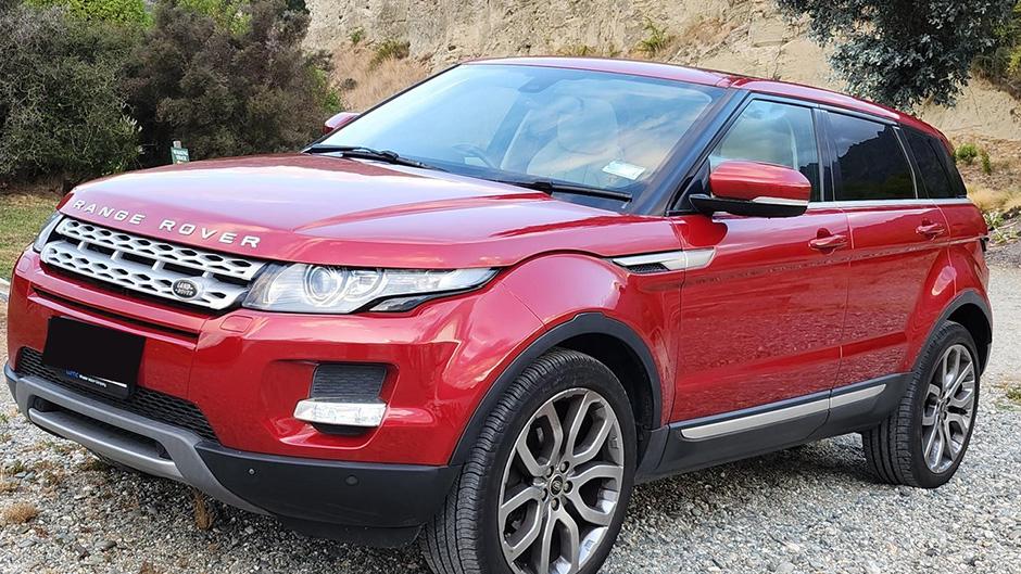 Explore through Queenstown's hidden gems and experience the charm of each adventure with the Land Rover Range Rover Evoque - day car Rental!